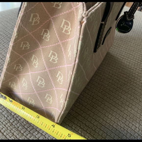 Dooney and Bourke purse - Picture 3 of 7